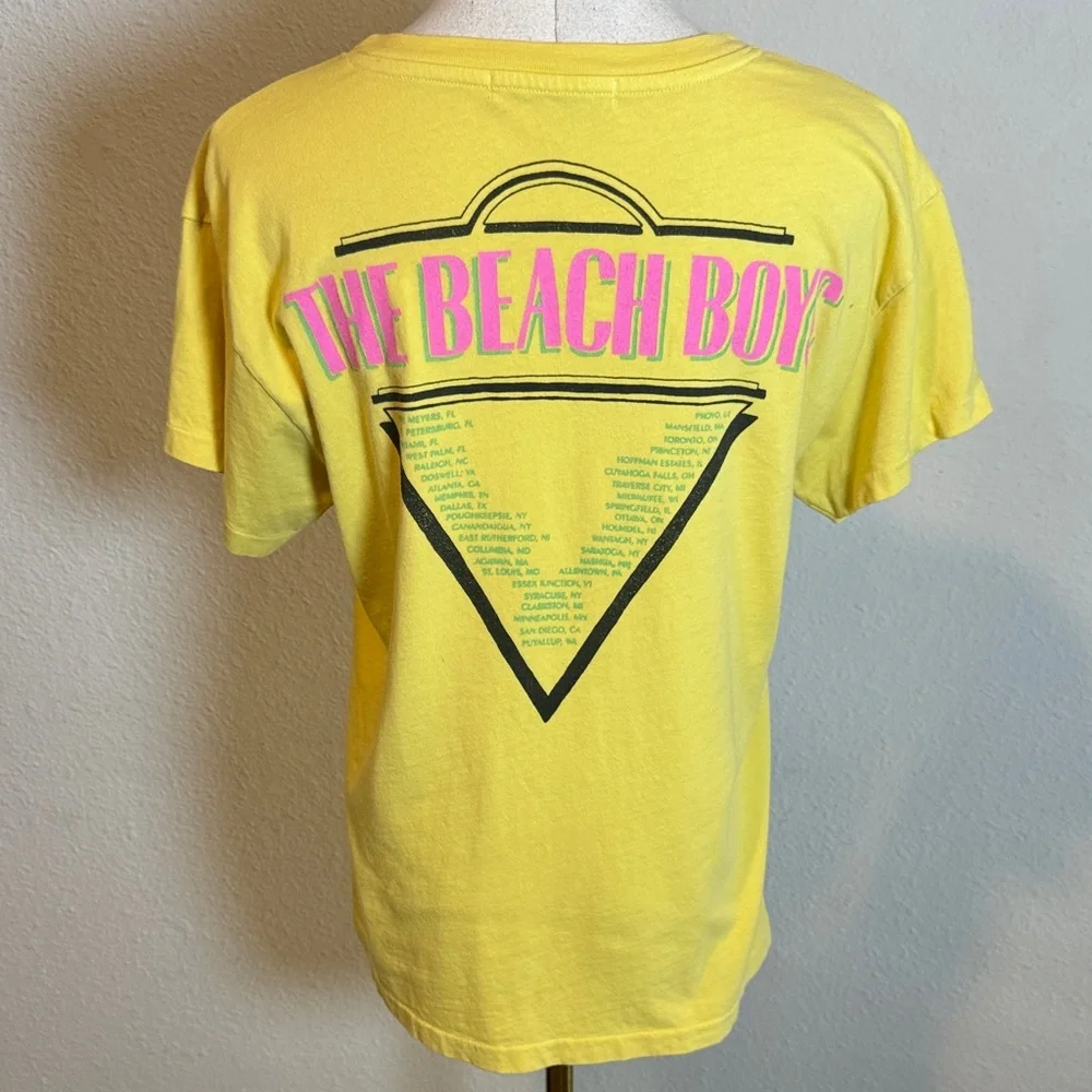 DayDreamer Yellow Graphic Beach Boys Tour T-Shirt size Small